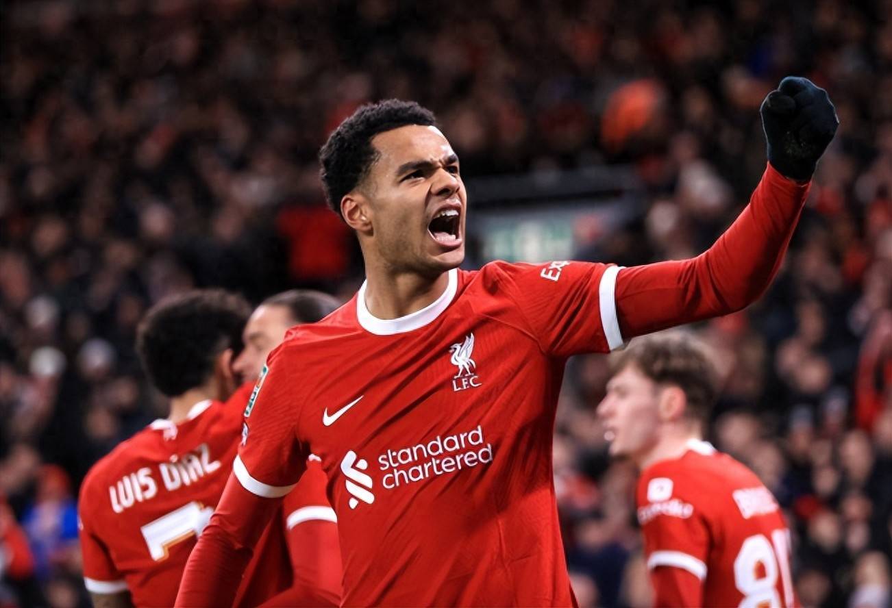 爱游戏体育-利物浦训练开放日,赛前止住颓势引欢呼,社区盾在即,阵容厚度经受考验(利物浦40巴萨詹俊)