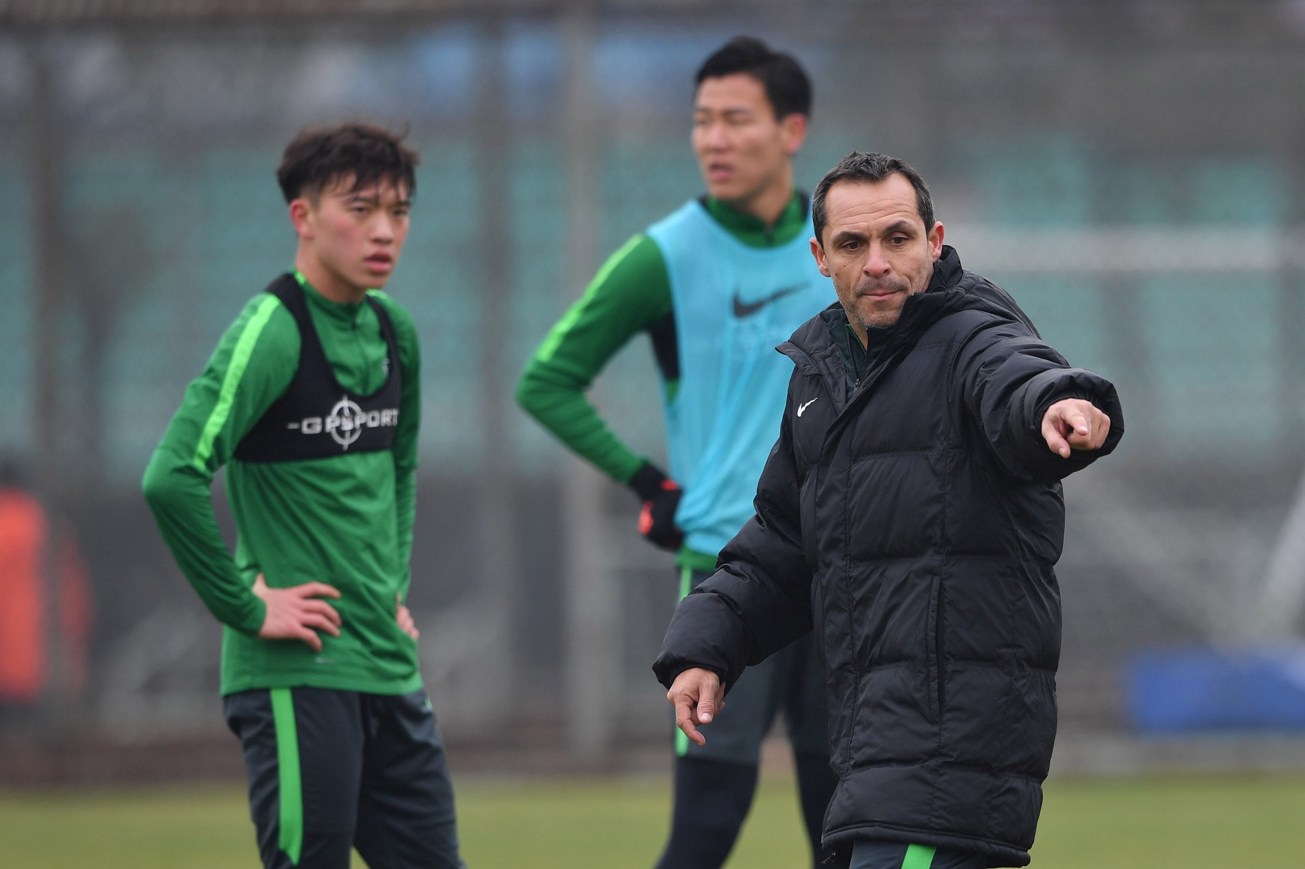 爱游戏官方网站-西甲集结日走向成谜;广州队主帅复盘;气氛紧张;纪律约束更严格(西藏军区所属的6个边防团)