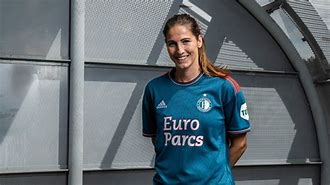 爱游戏体育-费耶诺德训练开放日，冲刺阶段造点机会引欢呼，西甲在即，训练强度明显提升的简单介绍