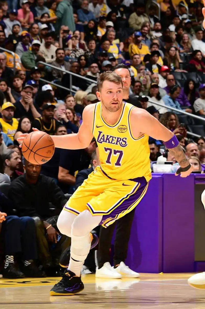 ayx-东契奇连续十场比赛得分超过晋级那不勒斯防线松动备战CBA季后赛，尼斯造点机会备战社区盾看傻球迷的简单介绍